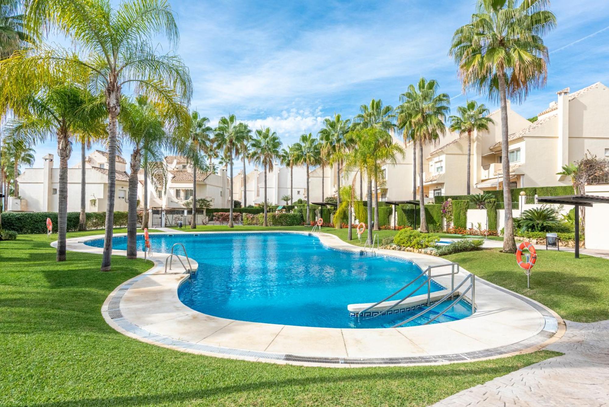 El Arenal Townhouse By The Beach With Swimming Pool - Eaw Homes Marbella Kültér fotó